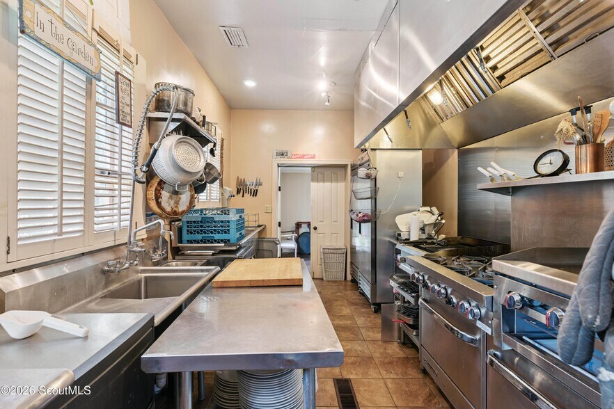 More Photos Of 1908 Gloucester St, Brunswick Restaurant For Sale