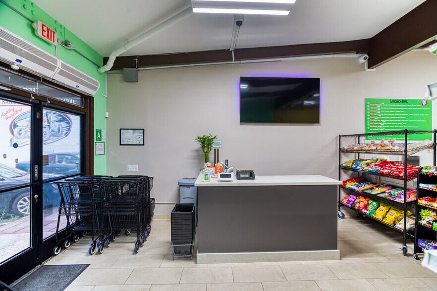 More Photos Of 10124-10138 Topanga Canyon Blvd, Chatsworth General Retail For Sale