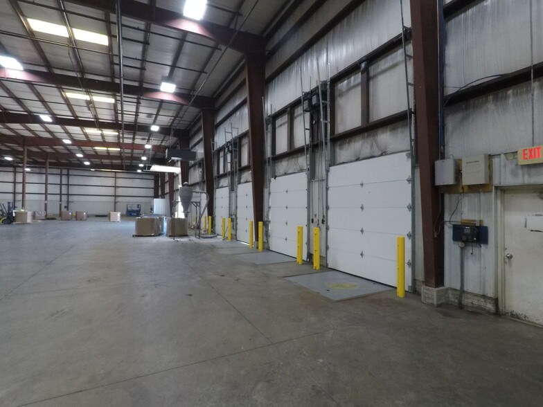 More Photos Of 1250 Commerce Dr, Farwell Manufacturing For Lease