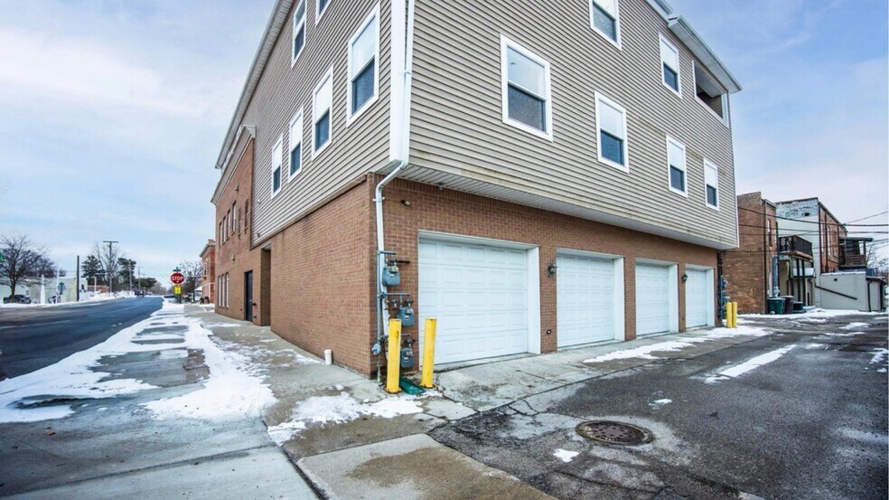 More Photos Of 23081-23089 E Main St, Armada Unknown For Lease