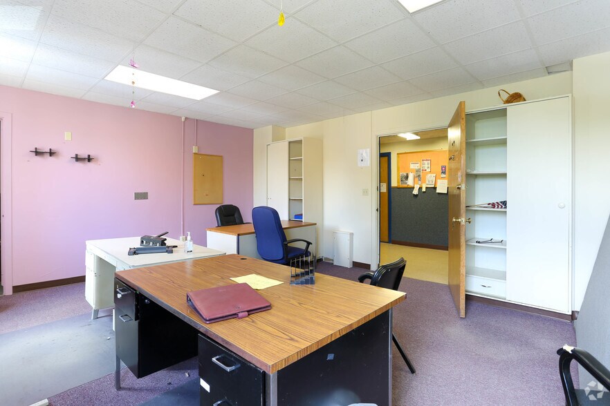 More Photos Of 243 S Main St, Albion Town Orleans Medical For Lease