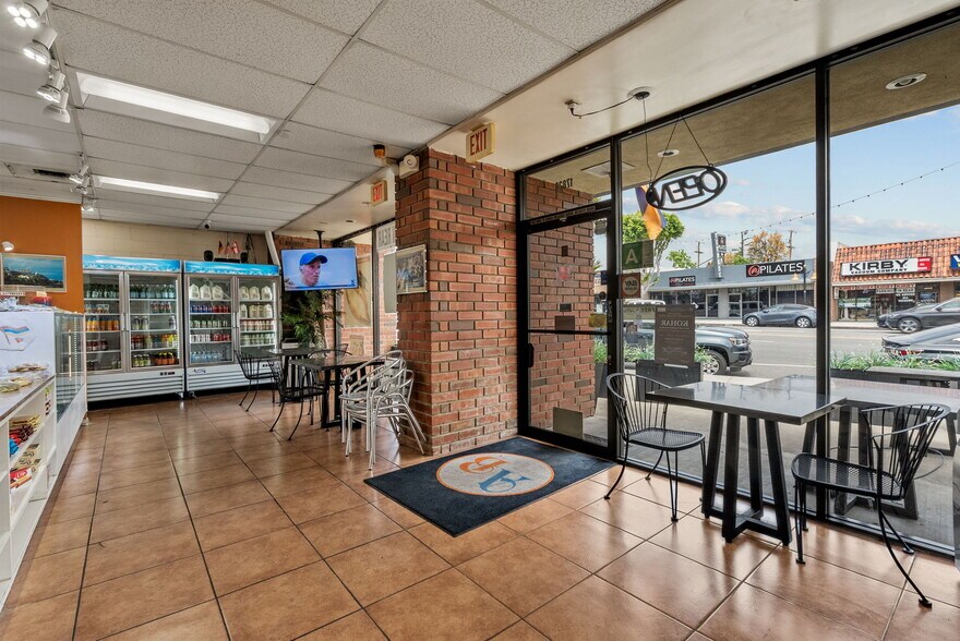 More Photos Of 17826 Chatsworth St, Granada Hills Storefront For Sale