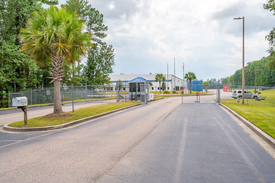 More Photos Of 1116 Business Park Rd, Summerville Distribution For Lease
