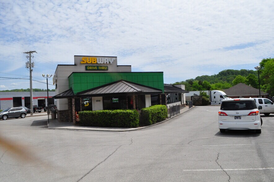 More Photos Of 10244 Kingston Pike, Knoxville Restaurant For Sale
