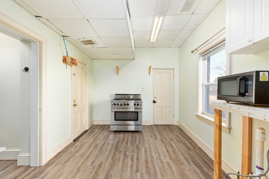 More Photos Of 238 E King St, Strasburg Storefront For Sale