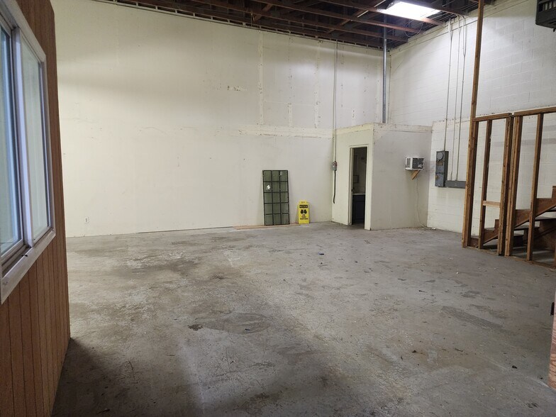 More Photos Of 1501 E Tulare Ave, Tulare Flex For Lease