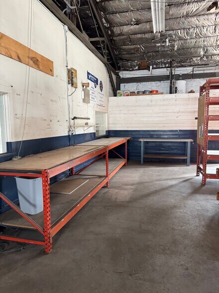 More Photos Of 717 N 2nd St, Vincennes Warehouse For Lease