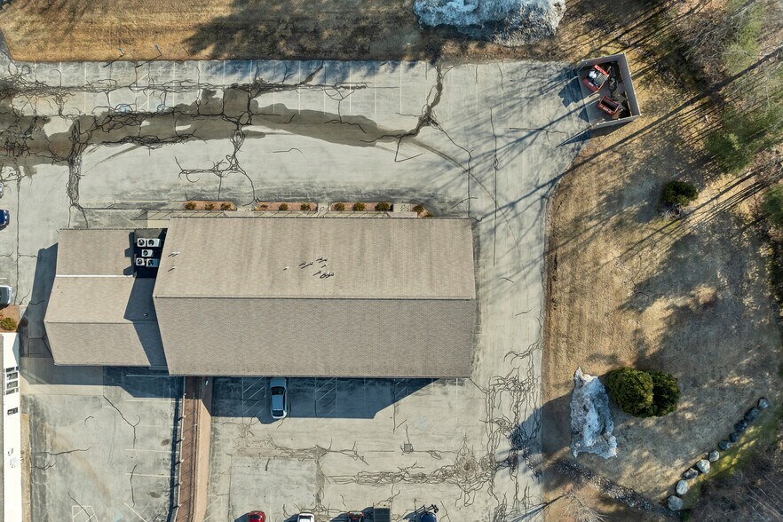 More Photos Of 45 Londonderry Tpke, Hooksett Office For Lease