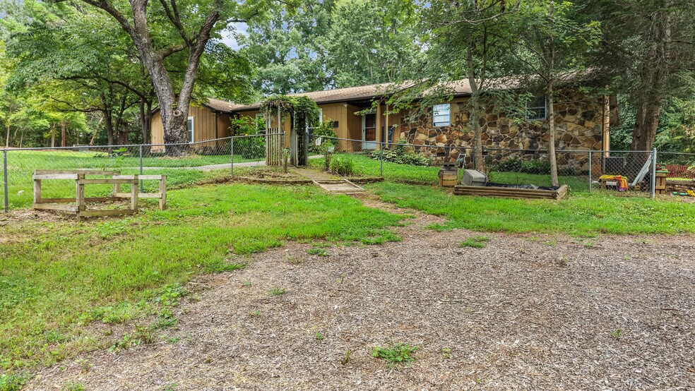 More Photos Of 11749 Snyder Rd, Knoxville Daycare Center For Sale