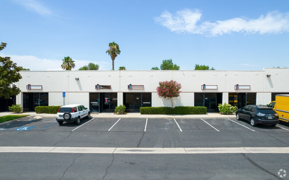 More Photos Of 671 E Cooley Dr, Colton Unknown For Lease