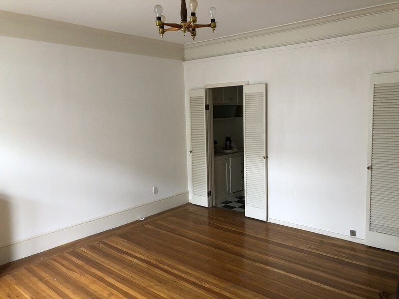 More Photos Of 1675 Clay St, San Francisco Apartments For Sale
