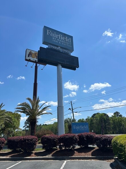 More Photos Of 17029 Abercorn St, Savannah Restaurant For Lease