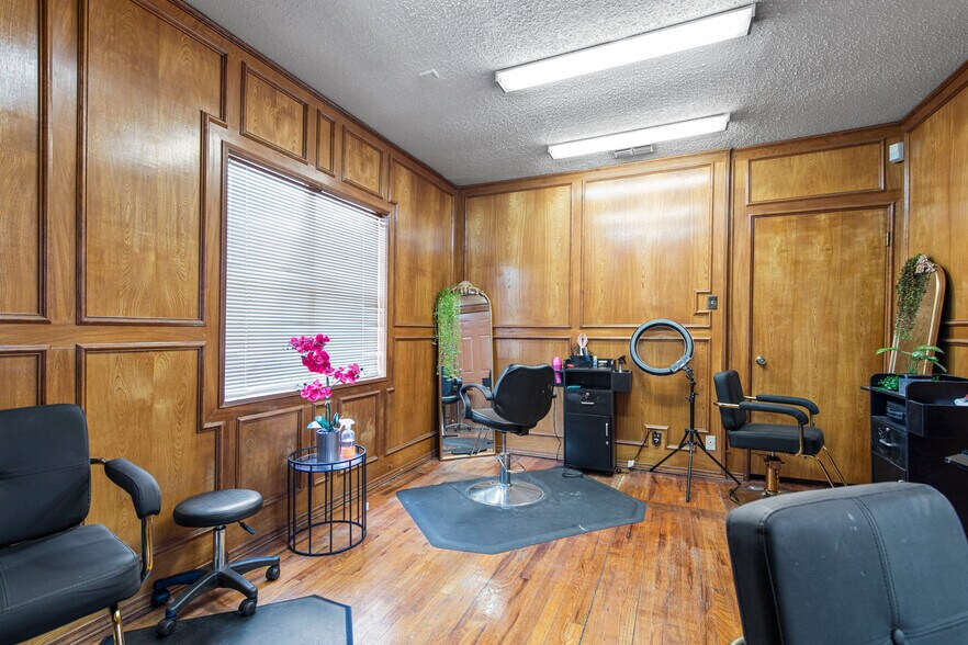 More Photos Of 1618 Pecan Blvd, McAllen General Retail For Sale