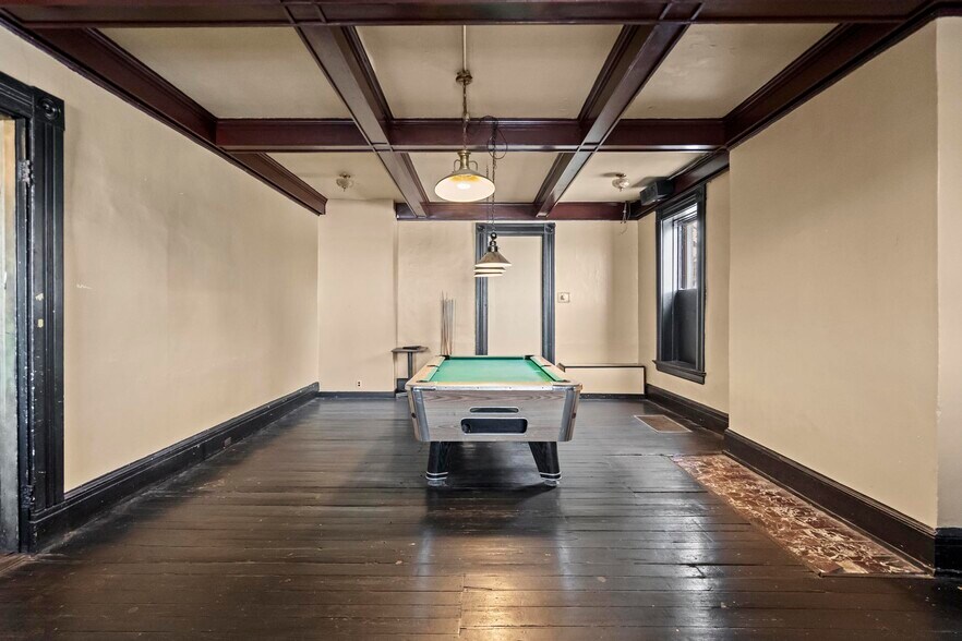 More Photos Of 24 E 3rd St, Newport Bar For Sale