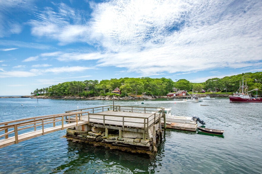 More Photos Of 146 State Route 32, New Harbor Hotel For Sale