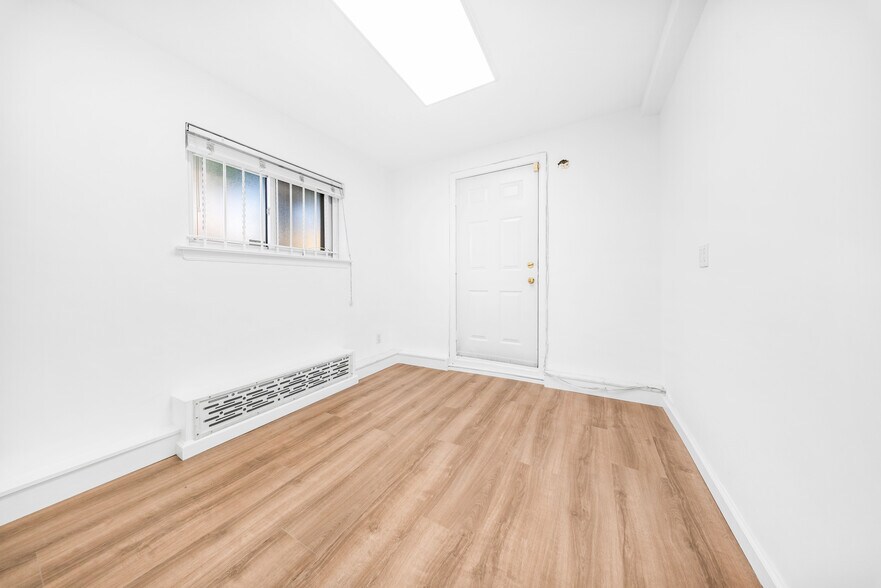 More Photos Of 2302 29th St, Astoria Office For Lease