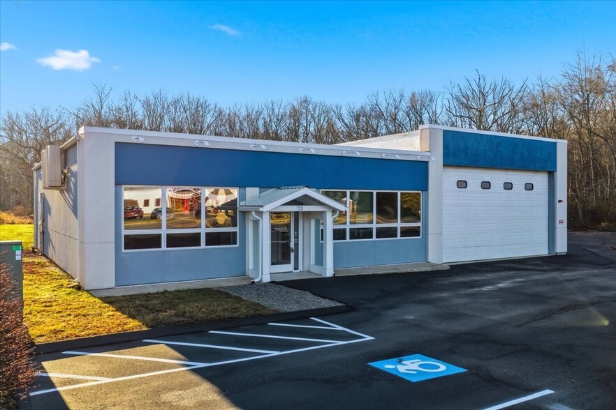 Primary Photo Of 173 Cross Rd, Waterford Auto Repair For Lease