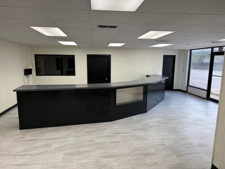 More Photos Of 914 S Southwest Loop 323, Tyler Industrial For Sale