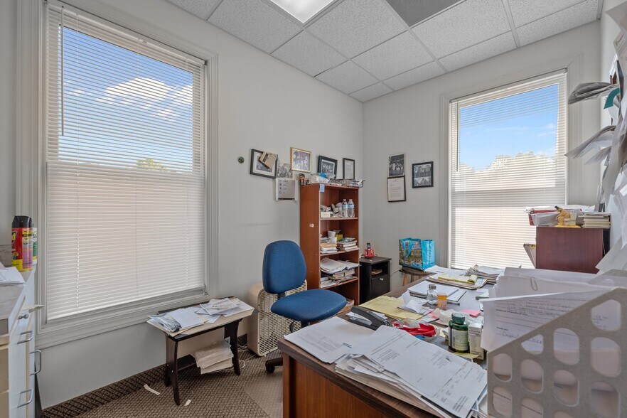 More Photos Of 2961 Crouse Ln, Burlington Medical For Lease