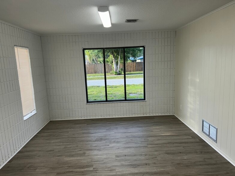 More Photos Of 695 Old Englewood Rd, Englewood Medical For Lease