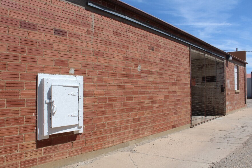 More Photos Of 806 9th St, Woodward Warehouse For Sale