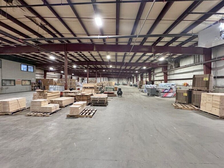 More Photos Of 292 Burnham Intervale rd, Hopkinton Distribution For Lease