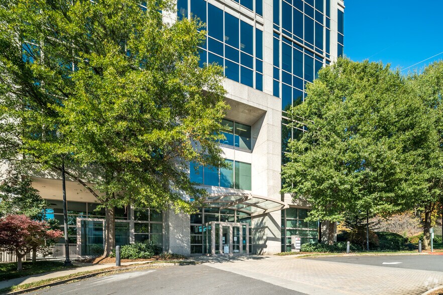 More Photos Of 2018 Powers Ferry Rd SE, Atlanta Office For Lease