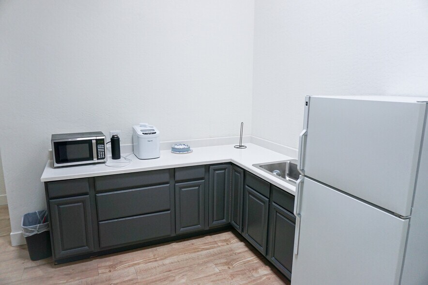 More Photos Of 1455 E University Dr, Mesa Showroom For Sale