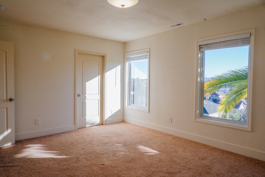 More Photos Of 940 York St, Vallejo Apartments For Sale