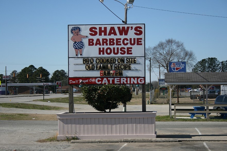 More Photos Of 202 West Blvd, Williamston Restaurant For Sale