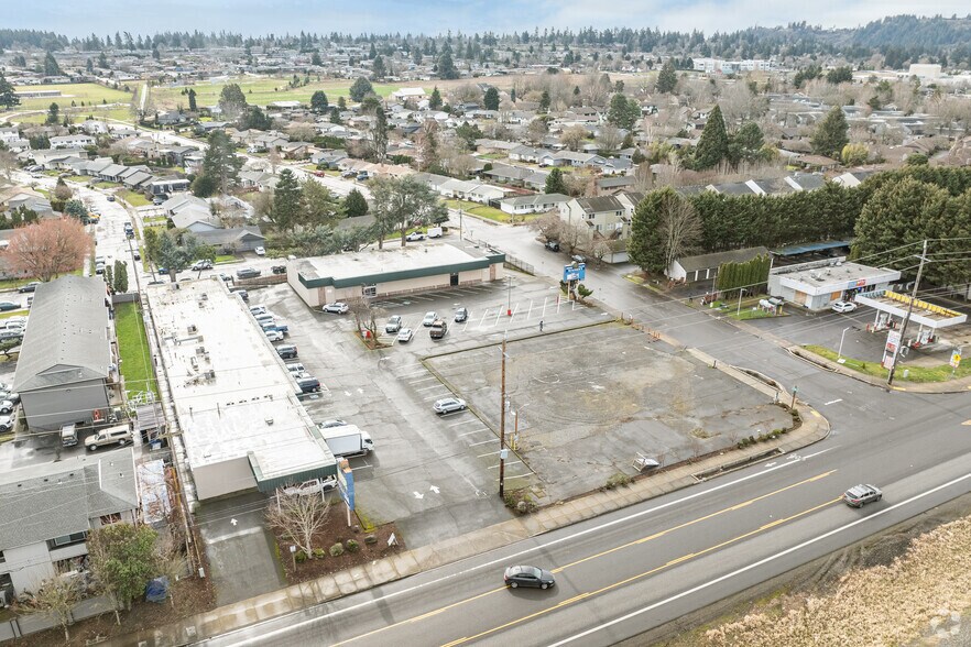 More Photos Of 13116 NE Sandy Blvd, Portland Storefront Retail Office For Sale