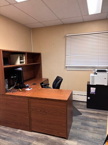 More Photos Of 187 Division St, Welland Office For Sale