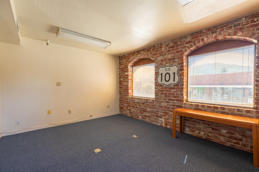 More Photos Of 367-387 N State St, Ukiah Office For Sale