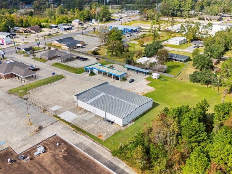 More Photos Of 1390 N Main St, Vidor General Retail For Lease