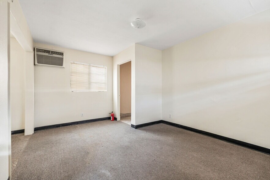 More Photos Of 1059-1063 N Palm Canyon Dr, Palm Springs Storefront For Sale