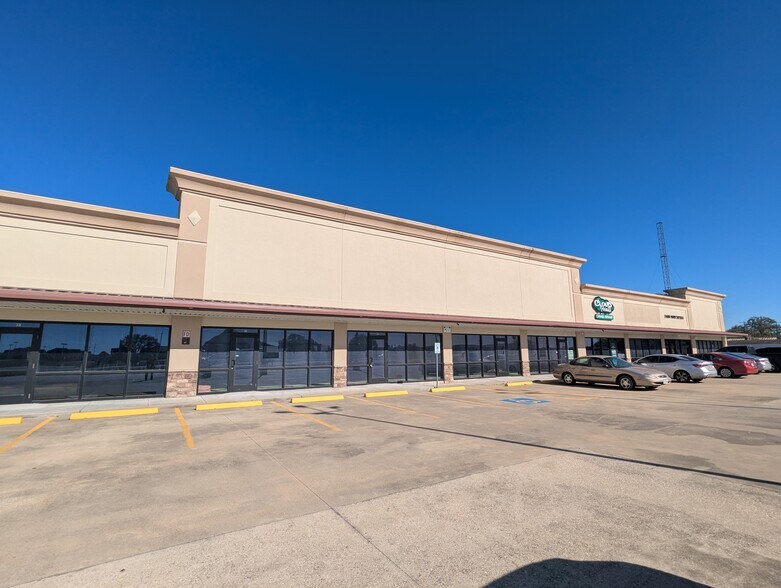More Photos Of 421 S Memorial Fwy, Nederland Unknown For Lease
