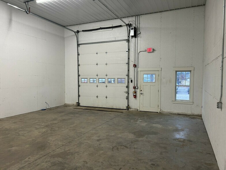 More Photos Of 20 Gate St, Carver Warehouse For Lease