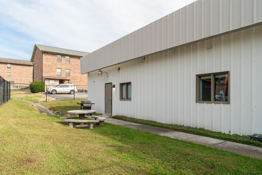 More Photos Of 4440 Walker Blvd, Knoxville Flex For Sale