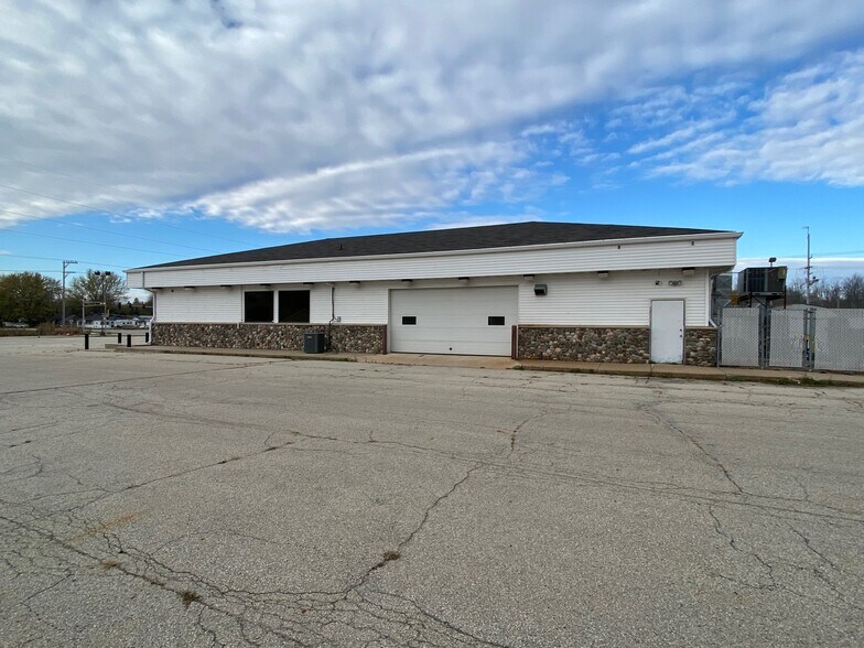 More Photos Of W7293 US Highway 10 114, Menasha Auto Dealership For Sale