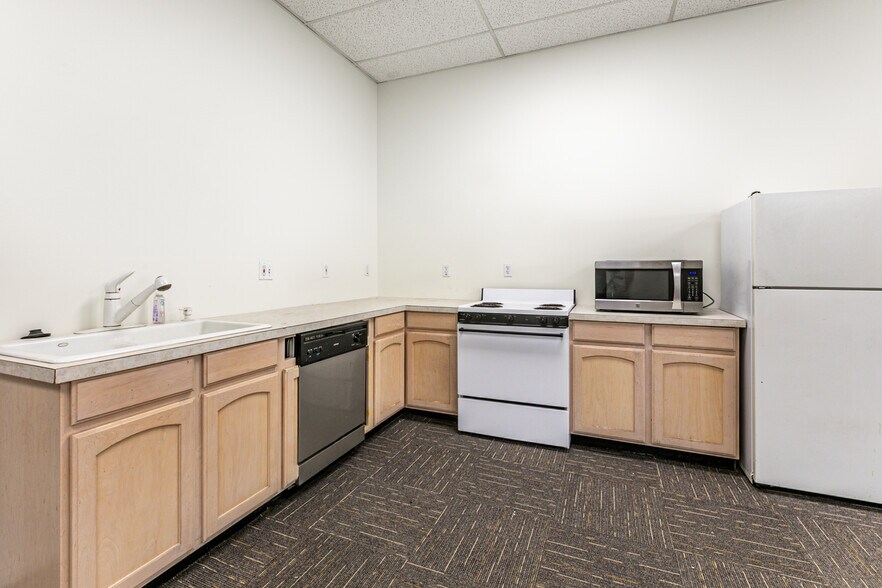 More Photos Of 4116 W 5800 N, Mountain Green Light Manufacturing For Lease