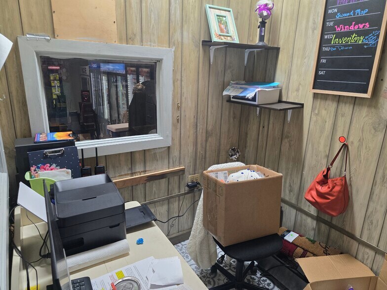 More Photos Of 20835 Nanticoke Rd, Bivalve Convenience Store For Sale
