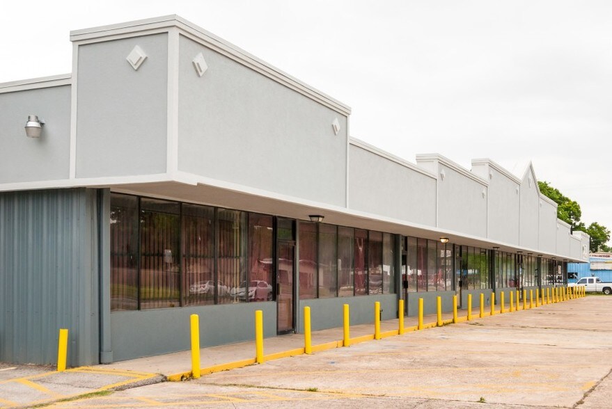 More Photos Of 5602-5608 Pinemont Dr, Houston Storefront Retail Office For Lease