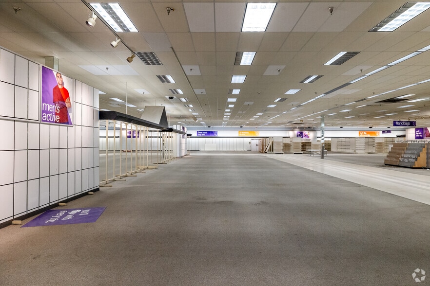 More Photos Of 7011 W Central Ave, Wichita Freestanding For Lease