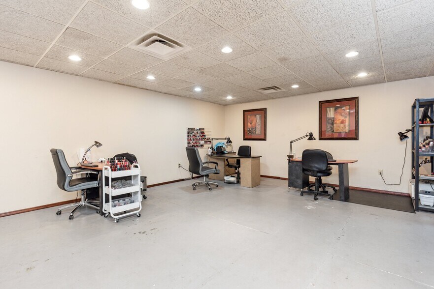 More Photos Of 470 Tucker Dr, Maysville Storefront Retail Office For Sale