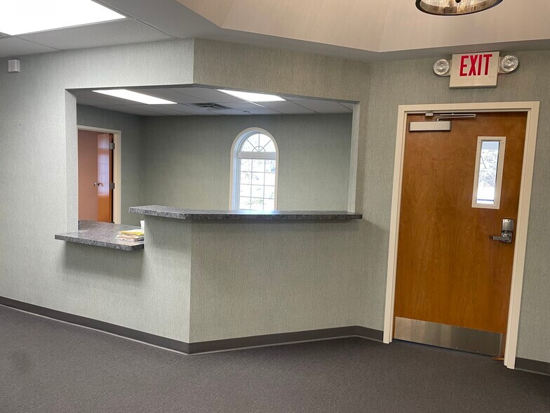 More Photos Of 2141 Eastview Pky, Conyers Office For Sale