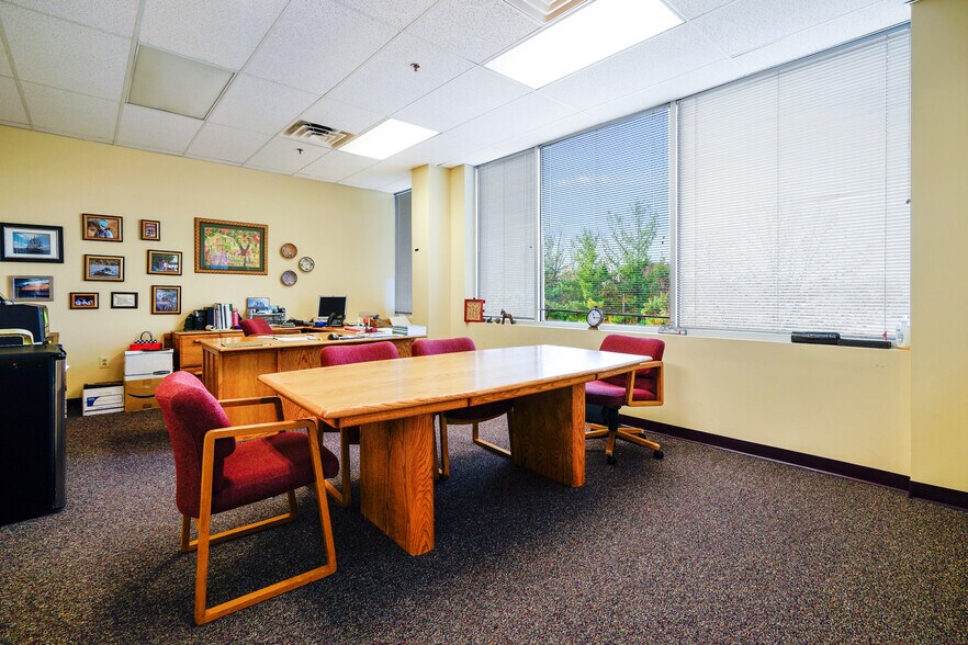 More Photos Of 4437 Brookfield Corporate Dr, Chantilly Office For Sale