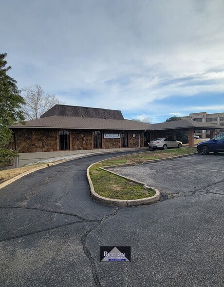 More Photos Of 3111 McClelland Blvd., Joplin Office For Sale