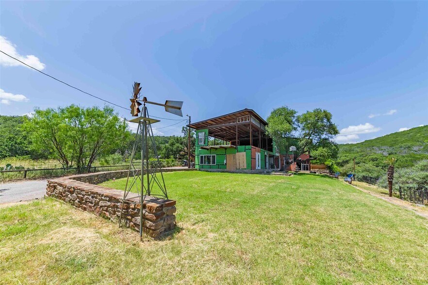 More Photos Of 325 Eagle Rest Ln, Burnet Marina For Sale