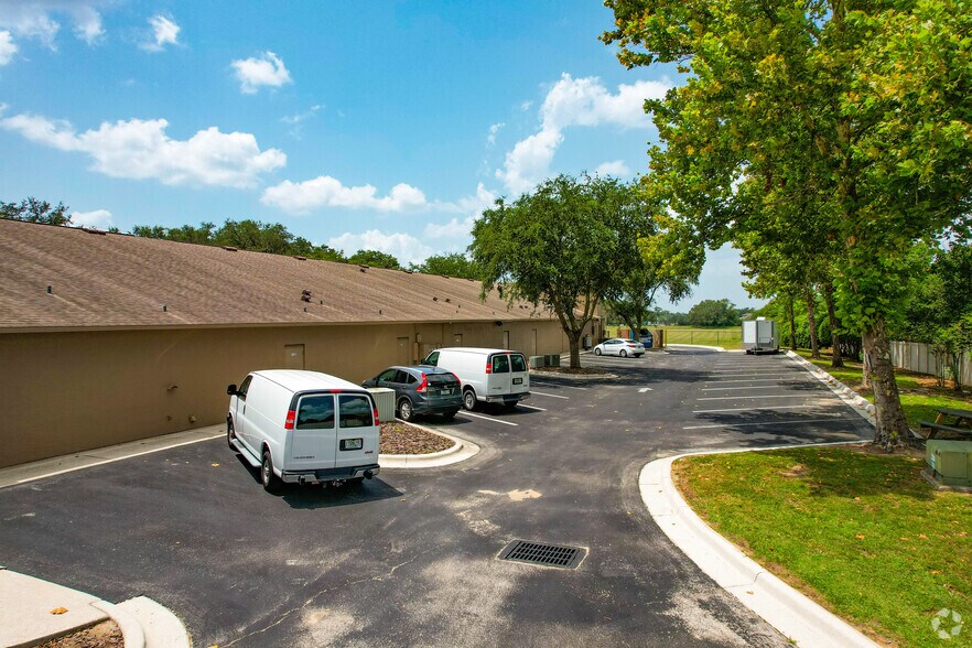 More Photos Of 1326 E Lumsden Rd, Brandon Office For Lease