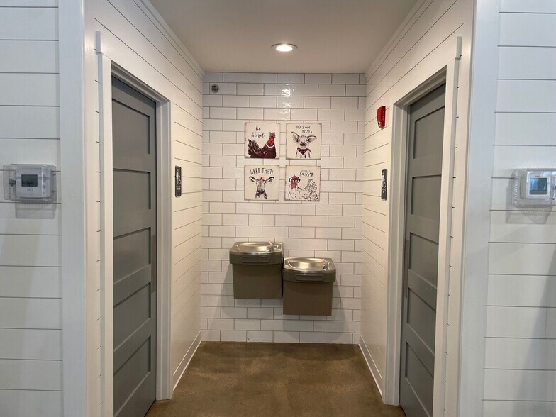 More Photos Of 121 Main St, Oswego Restaurant For Lease